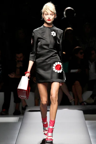 Look 18